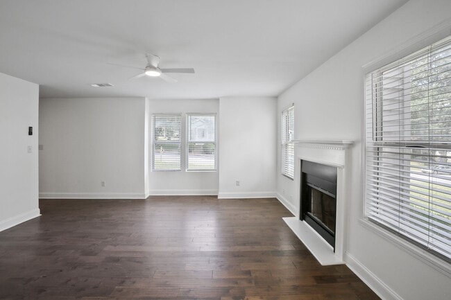 Building Photo - This stylish 4 bedroom, 2.5-bath rental is a true find!