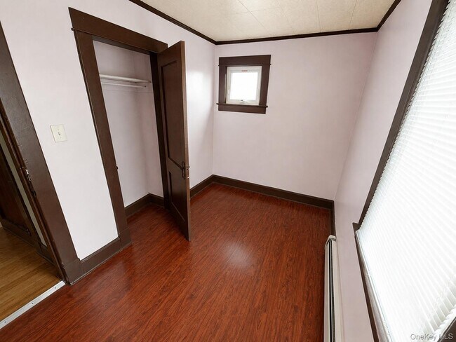 Building Photo - 39 Crescent Pl