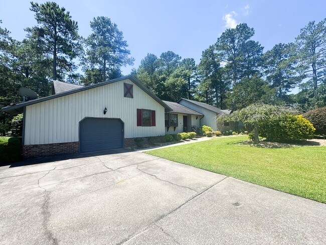 Primary Photo - Charming 3 Bed 2.5 Bath Fayetteville Home