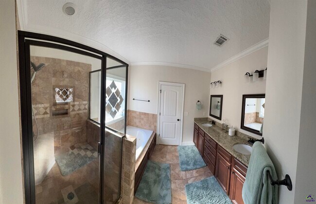 Building Photo - 305 Taylor Elaine Dr