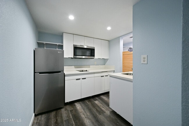 Building Photo - 3025 N 32nd St