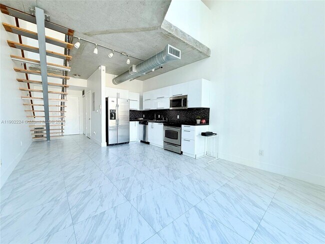 Building Photo - 690 SW 1st Ct