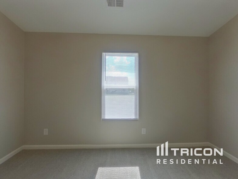 Building Photo - 6035 Loy Ct