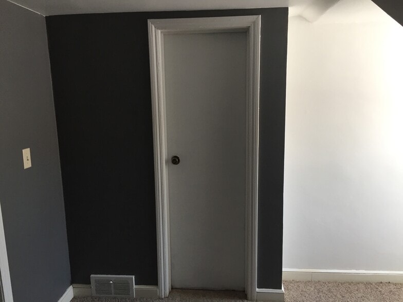 Bedroom - 836 Evergreen St