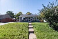 Building Photo - 2245 S King St