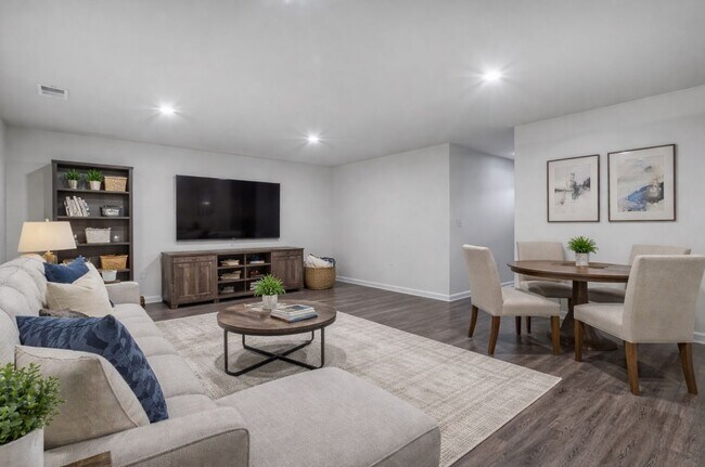 Building Photo - 2070 Elm Tree Ct