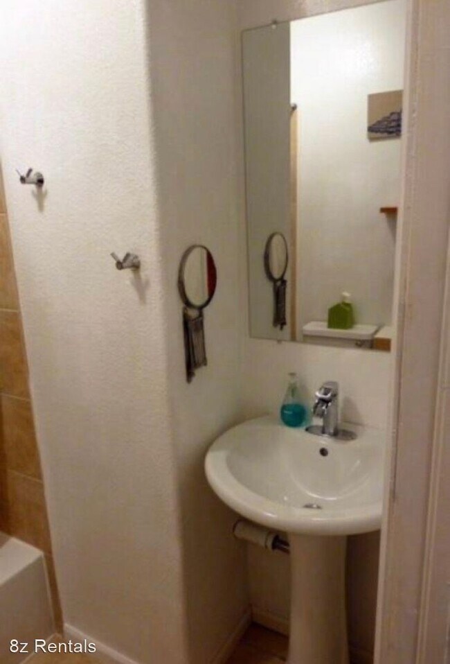 Building Photo - 1 br, 1 bath House - 2746 Downing St