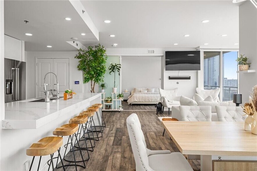 Building Photo - 3338 Peachtree Rd