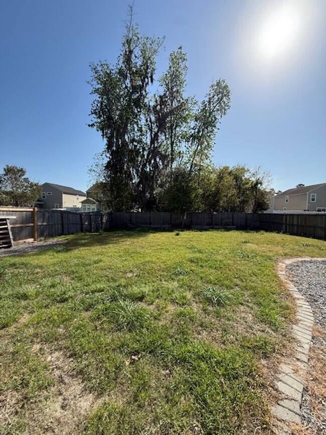 Building Photo - Beautiful 4BR Home in Shadow Moss – Available Now!