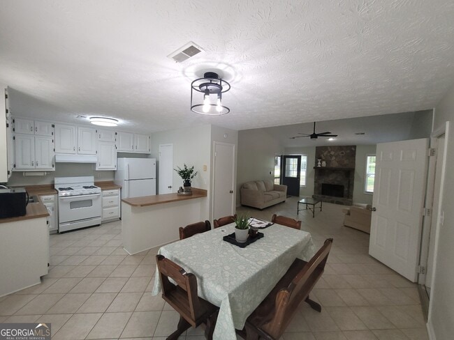 Building Photo - 235 Winona Dr