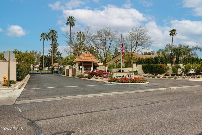 Building Photo - 7720 N Pinesview Dr