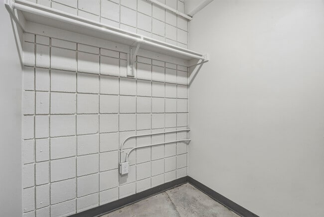 Building Photo - 415 S Weber St