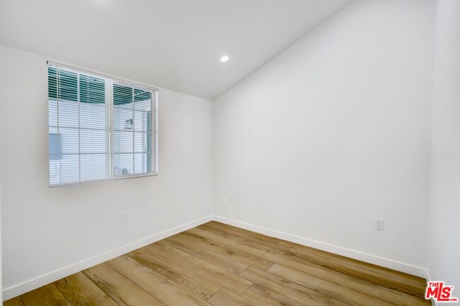 Building Photo - 6633 Belmar Ave