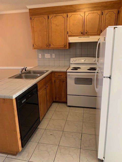 Building Photo - 3800 Sterling Pointe Dr