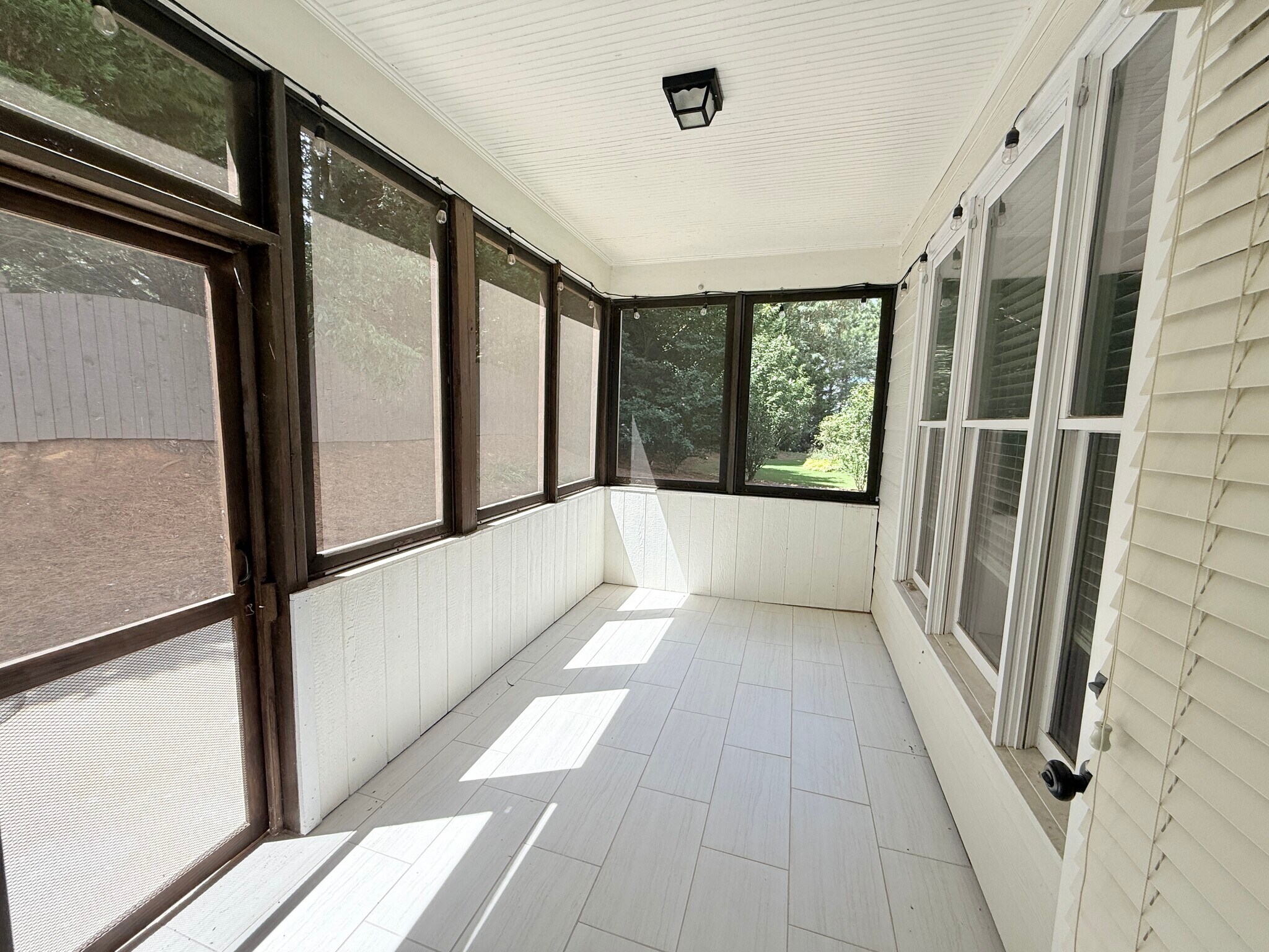Building Photo - 8615 Village School Dr