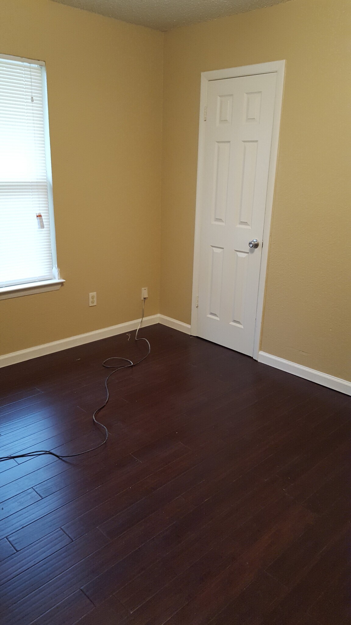 Room 1 - 904 Bret Ln