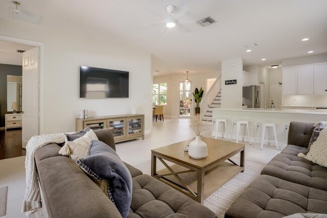 Building Photo - 10894 Bitternut Hickory Ln