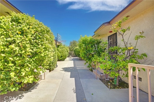 Building Photo - 10524 Myrtle St