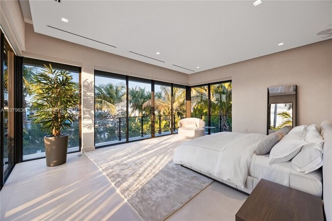 Building Photo - 723 NE 77th St