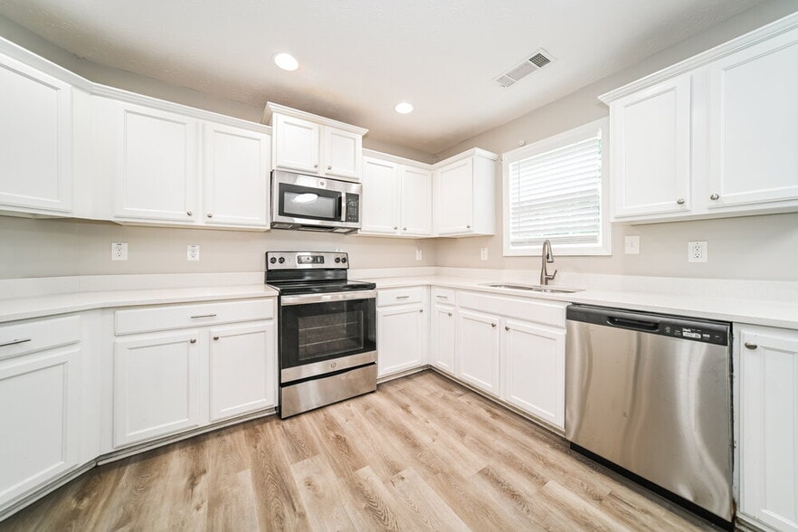 Building Photo - 129 Makenna Dr