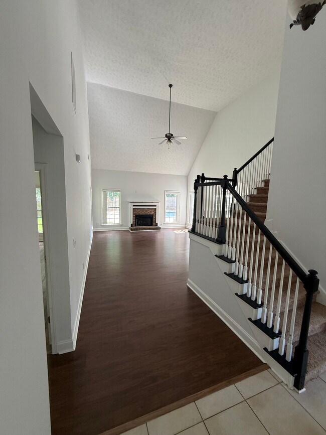 Building Photo - 1105 Huntcrest Ridge