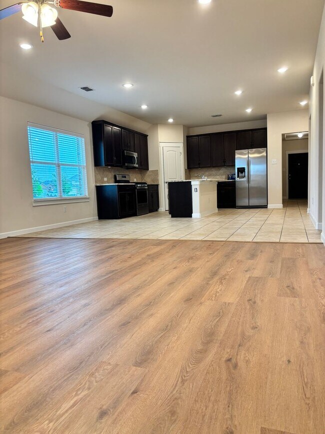 Building Photo - The Perfect Blend of Space & Location – 5 Beds Near Alliance