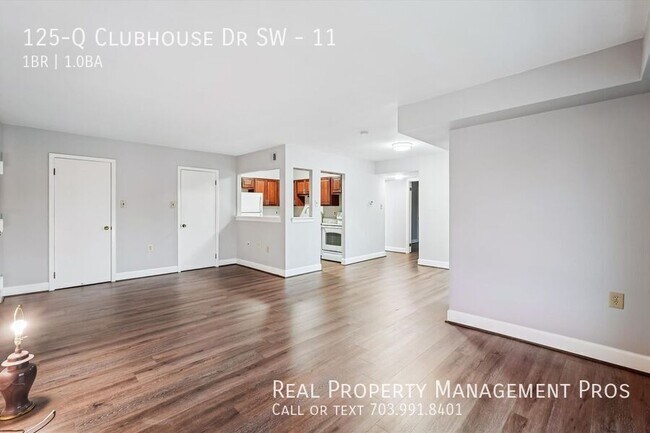 Building Photo - 125 Clubhouse Dr SW