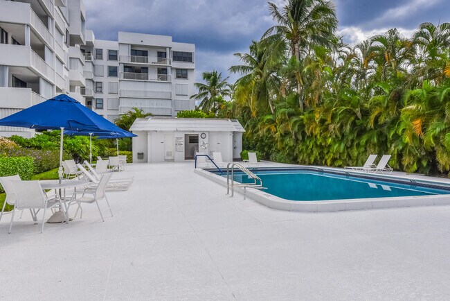 Building Photo - 2860 S Ocean Blvd