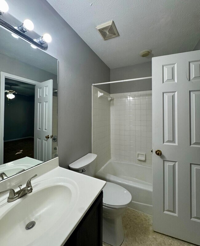 Building Photo - 344 Stonegate Way
