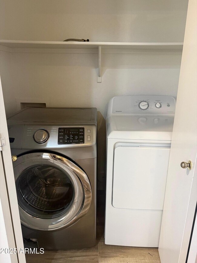 Building Photo - 1259 S Emmett Dr