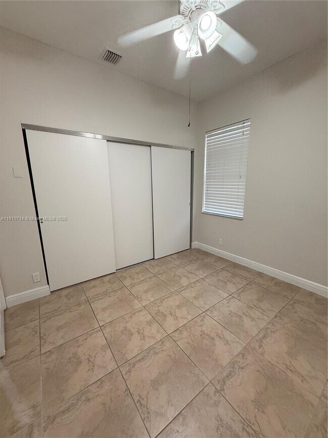 Building Photo - 1007 Nandina Dr