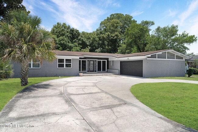 Building Photo - 7930 Bellemeade Blvd