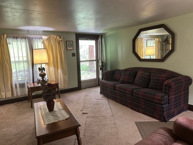 Building Photo - 3 bedroom/1 bath house  Fall Branch, TN