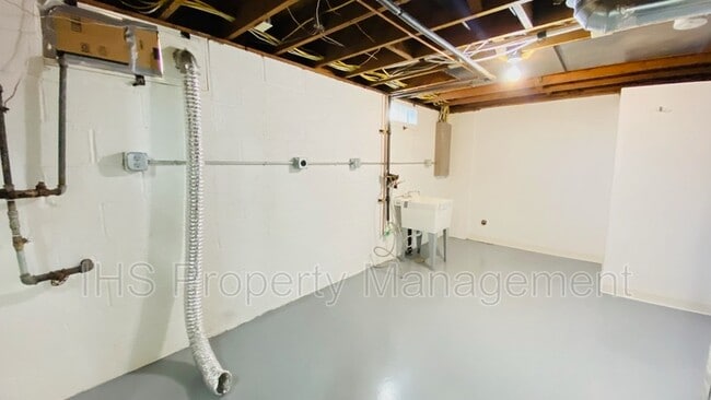 Building Photo - 504 Delafield Ave