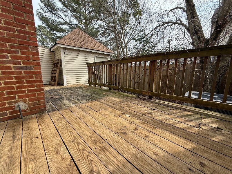 Building Photo - 658 Lord Dunmore Dr