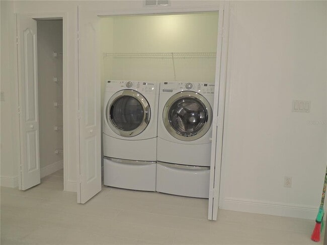 Building Photo - 10006 Brodbeck Blvd