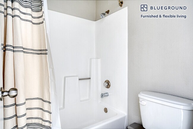 Building Photo - 932 Willowleaf Dr