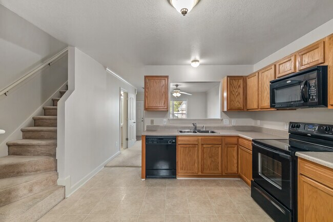 Building Photo - 403 Springwood Dr