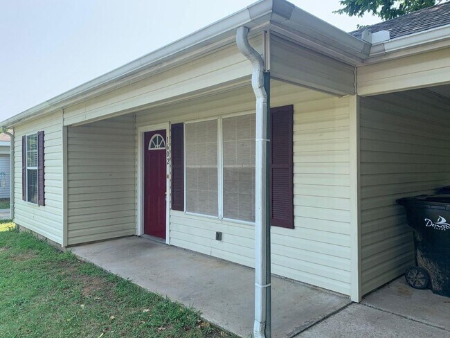 Building Photo - 1602 W Elm St