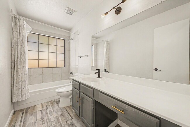 Building Photo - 4812 E Gary St