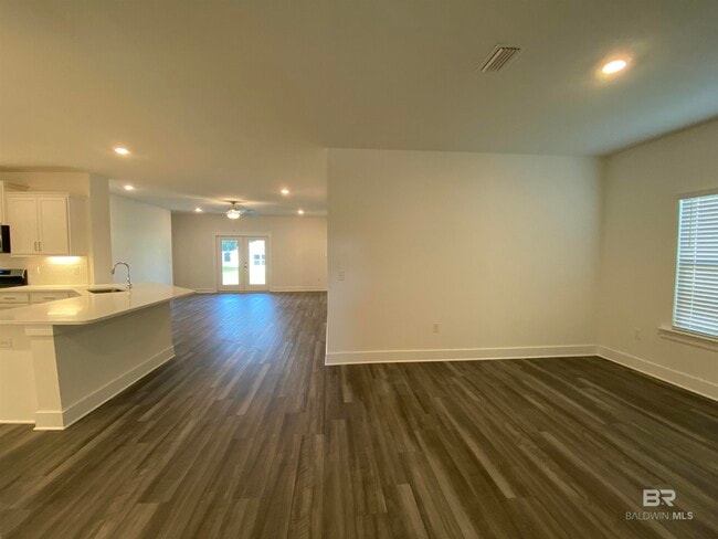 Building Photo - 510 Hardwood Ave