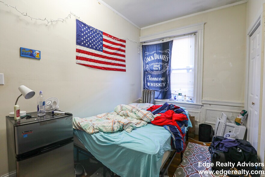 Building Photo - 56 Egmont St