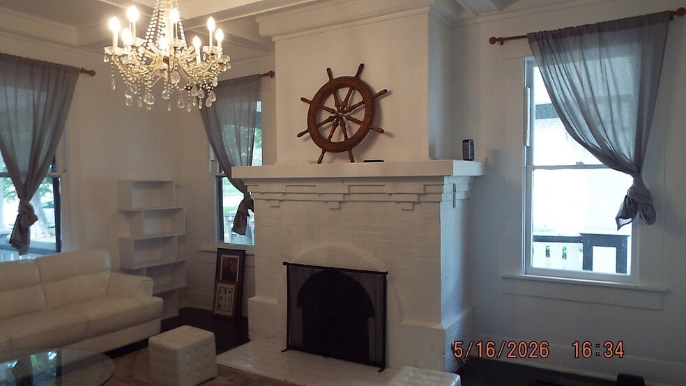Building Photo - 940 W Mulberry Ave