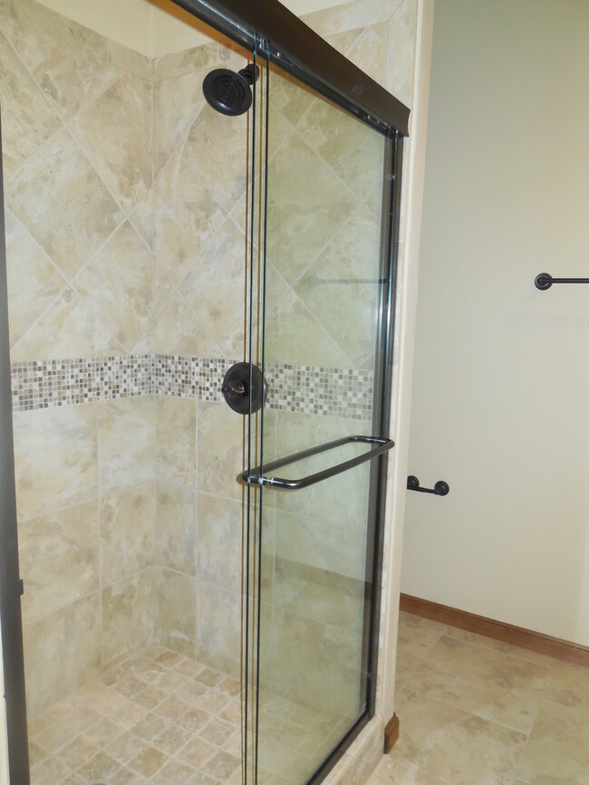 Building Photo - Fully Furnished Three Bedroom, Two Bathroo...