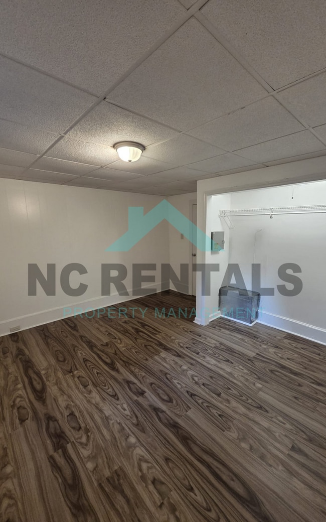 Building Photo - 721 Davis St