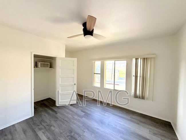 Building Photo - 1910.5 Daly St