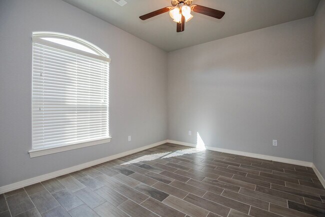 Building Photo - ***750 Fontana Street***