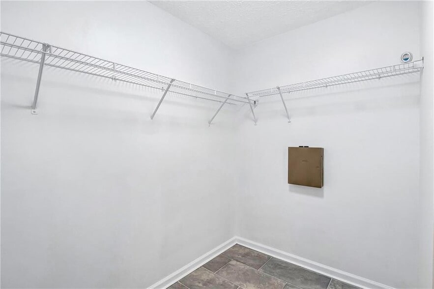 Building Photo - 6234 Culver Dr