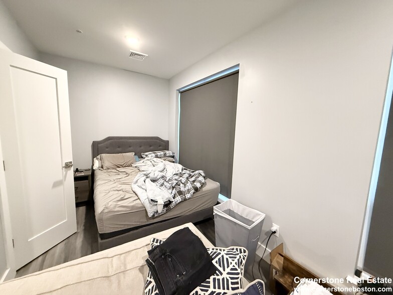 Building Photo - 55 W Fifth St