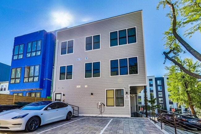 Building Photo - 1638 K St NE
